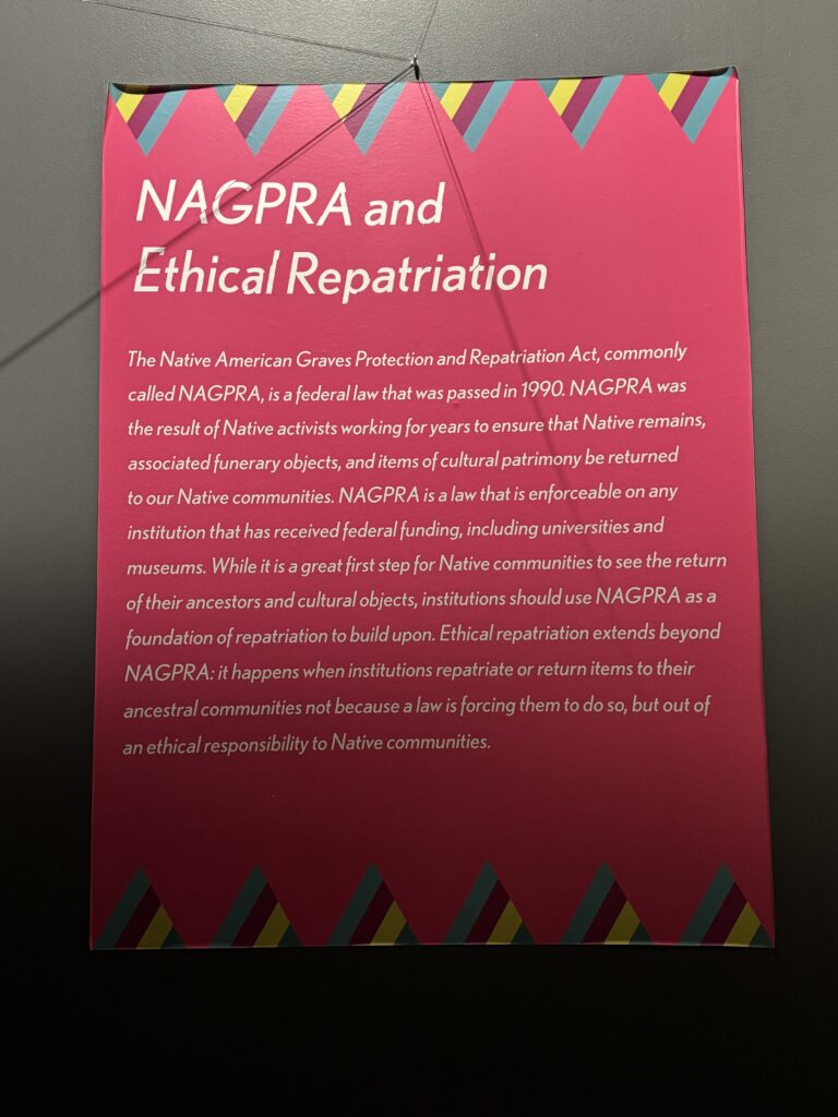 "NAGPRA and Ethical Repatriation", Museum of the Cherokee People, Cherokee, North Carolina (© sarahstierch, publié sous CC BY 2.0).